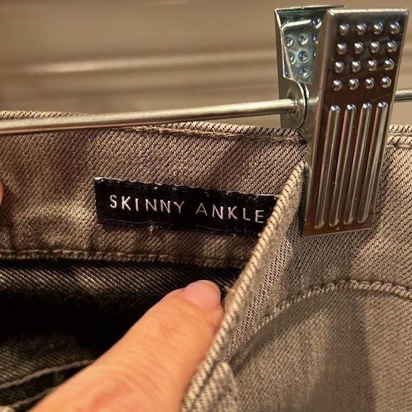 C. Wonder jeans size 29 - Picture 4 of 11